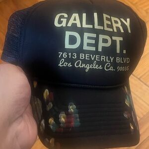 Gallery dept hat